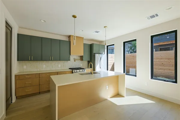 1606 CEDAR AVE B