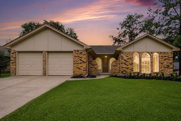 3810 CLOVER DR