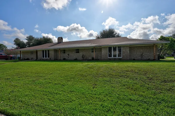 687 BENDING OAKS DR