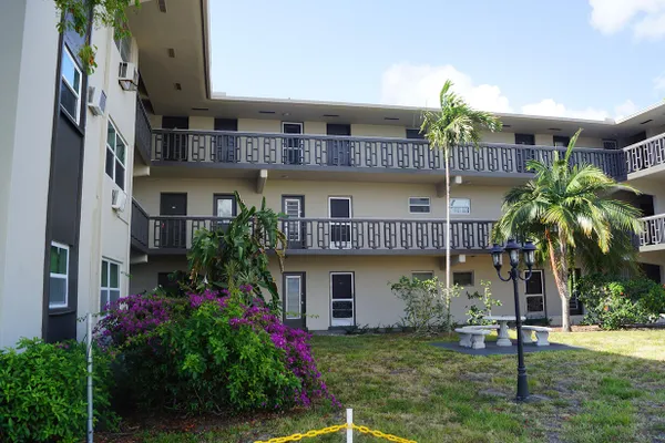 1250 E SAMPLE RD 303