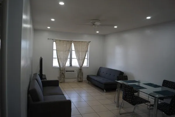 1250 E SAMPLE RD 303