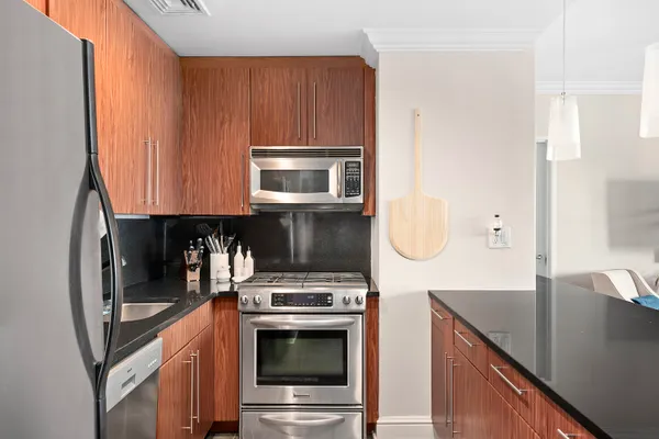 216 E 47TH ST 11A
