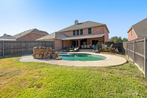 204 ROSEWOOD CT