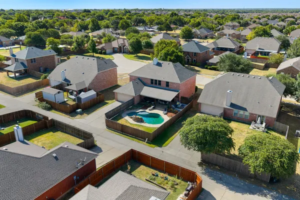 204 ROSEWOOD CT