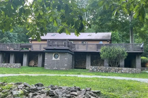 323 DINNER BELL OHIOPYLE RD