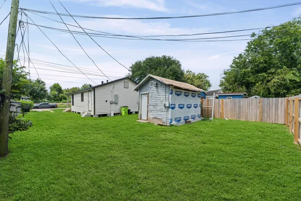 1219 WALNUT AVE