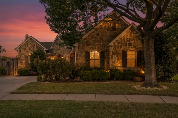 613 SOPHIE LN