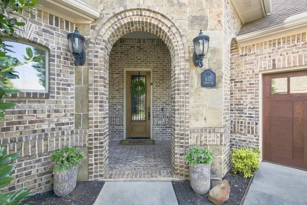 613 SOPHIE LN