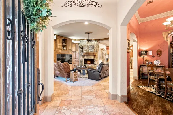613 SOPHIE LN