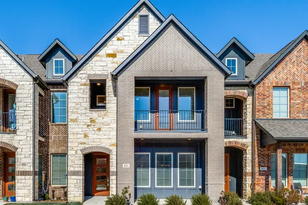 804 EAGLESCLIFFE LNDG