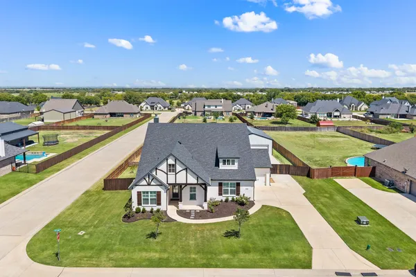 8908 LAZY OAK DR