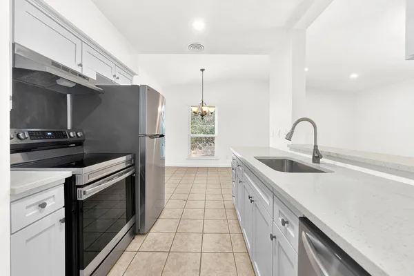 410 MELROSE DR