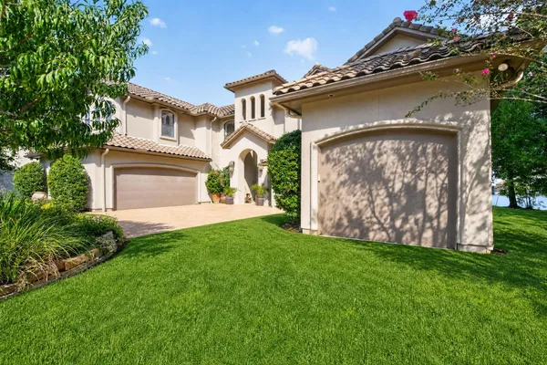 28560 OAKS ON THE WATER