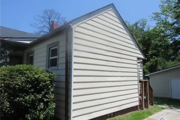 903 FLORAL AVE