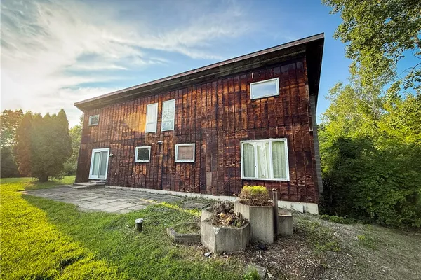 144 HARDSCRABBLE RD