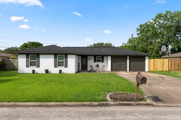 3832 HOLLY GLEN DR