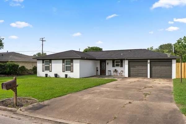 3832 HOLLY GLEN DR