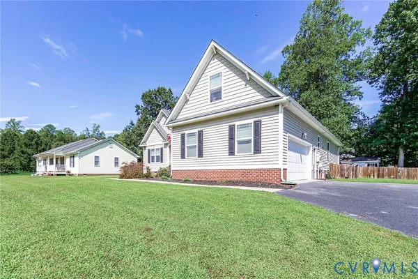 2205 SARA ANN CT