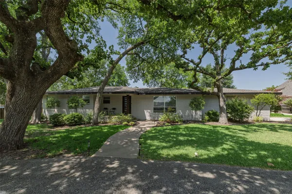 2640 RIDGECREST DR