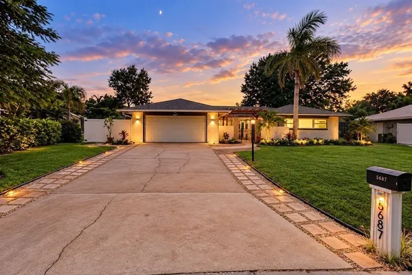 5687 EICHEN CIR