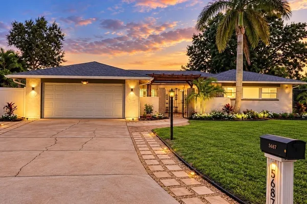 5687 EICHEN CIR