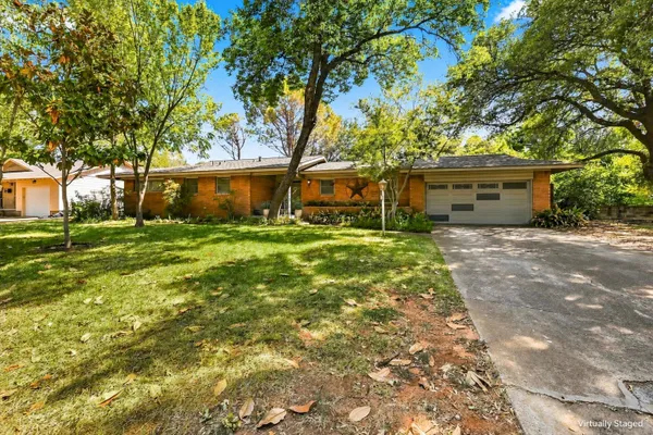 204 UNIVERSITY DR
