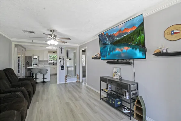 306 W HOUSTON AVE