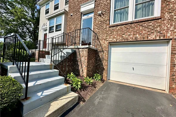 107 JORDACHE LN