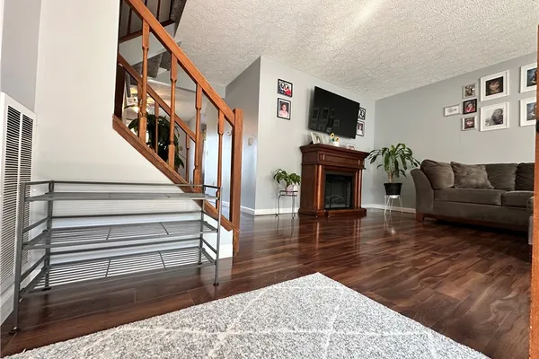 107 JORDACHE LN