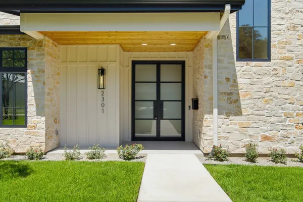 2301 WESTWORTH CIR
