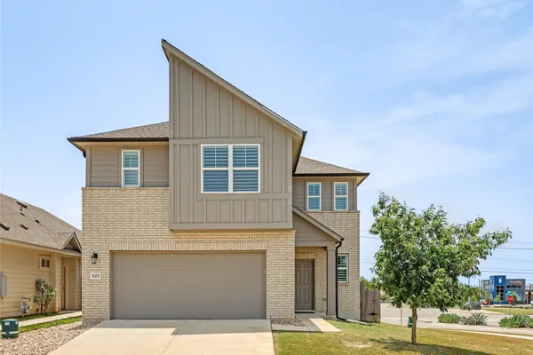 825 FORTROSE TER