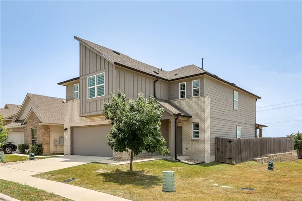 825 FORTROSE TER