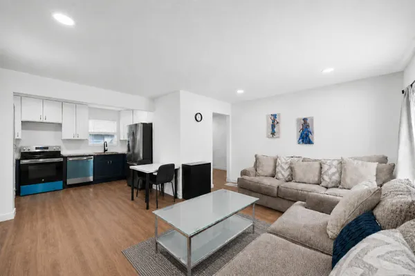 1543 GARZA AVE