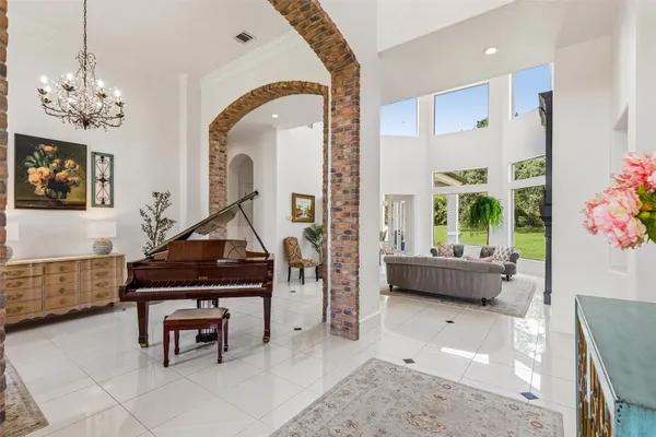 1270 SUNSET POINTE