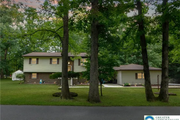 154 LAKE DR