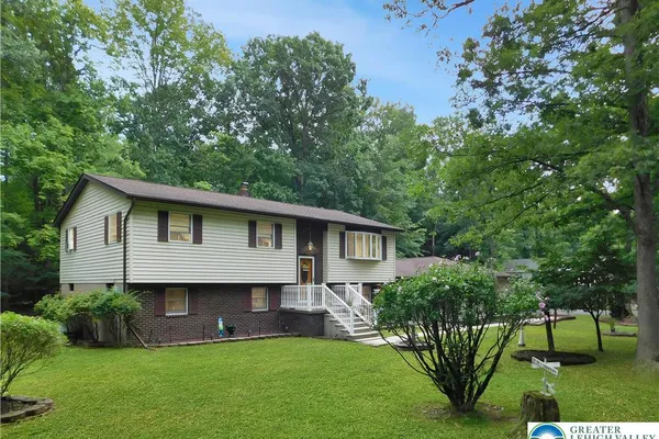 154 LAKE DR
