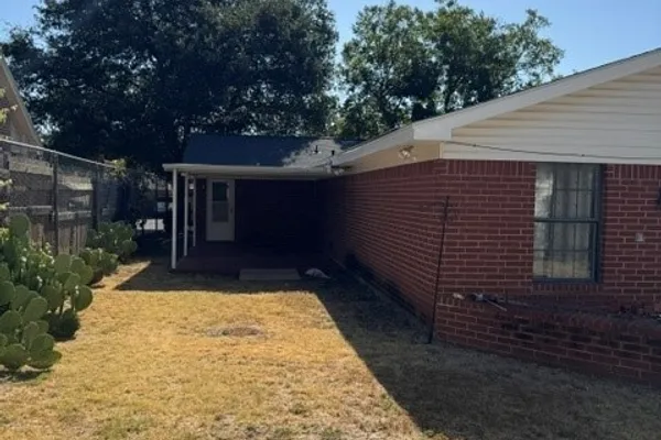 617 COMAL AVE
