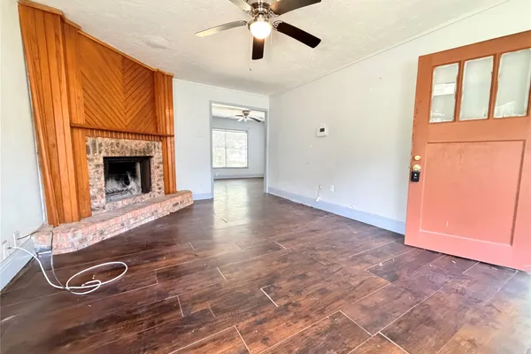 1904 WRIGHT BLVD
