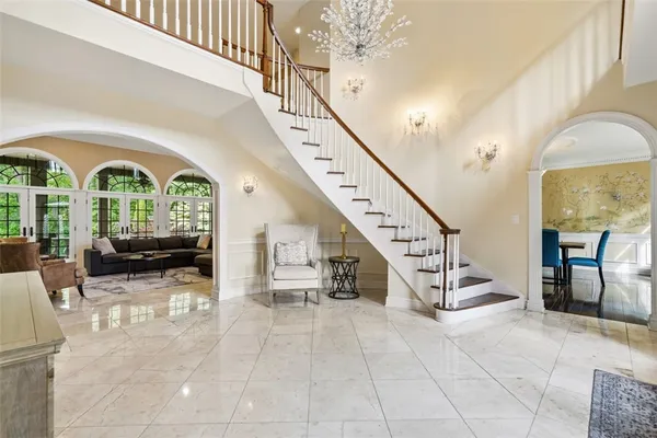 105 LANTERN CIR