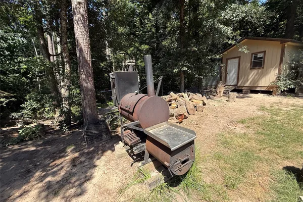 285 COUNTY RD 2221