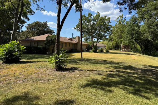 1620 N HOUSTON SCHOOL RD