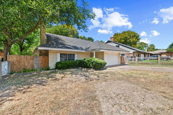 215 JOHNSON DR