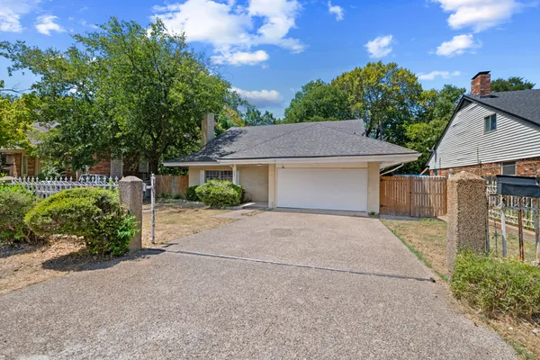 215 JOHNSON DR