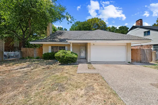 215 JOHNSON DR