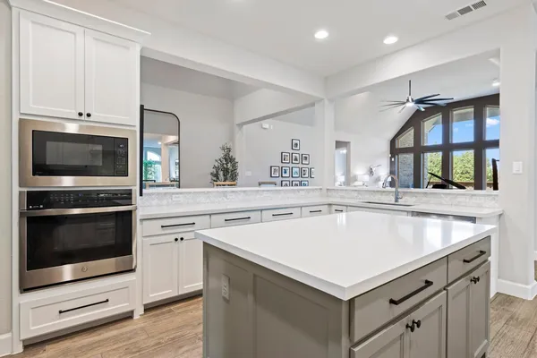 2825 SHANE DR
