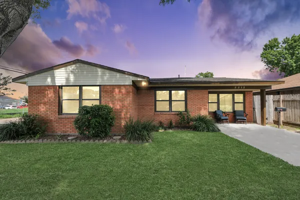 2212 RASPBERRY LN