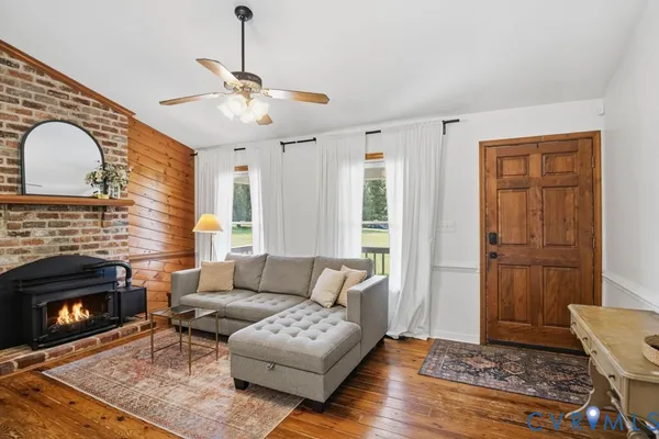 238 DEERWOOD DR