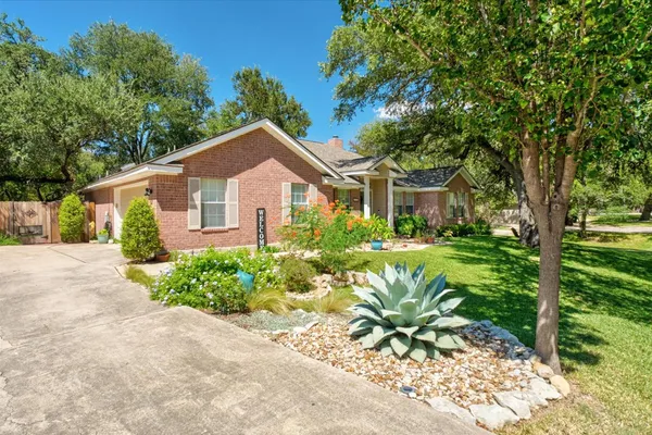 202 TREETOP WAY