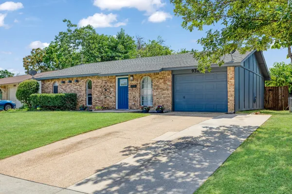 936 ELMWOOD DR