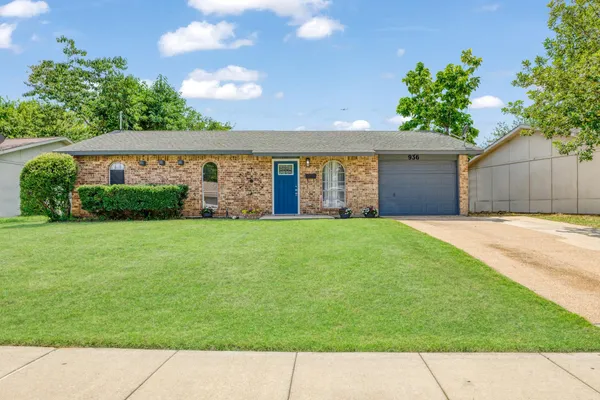 936 ELMWOOD DR